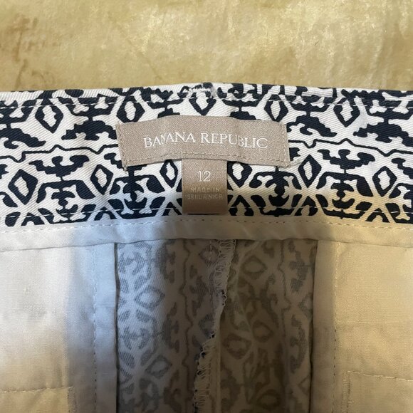 Banana republic black and white shorts Size 12.  Pockets and belt loops - Picture 5 of 6